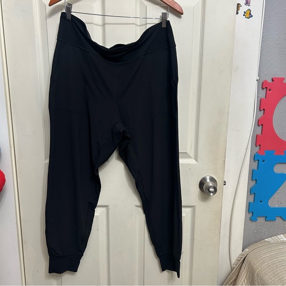 Lululemon joggers black color women’s size 18 with pockets - Picture 1 of 8